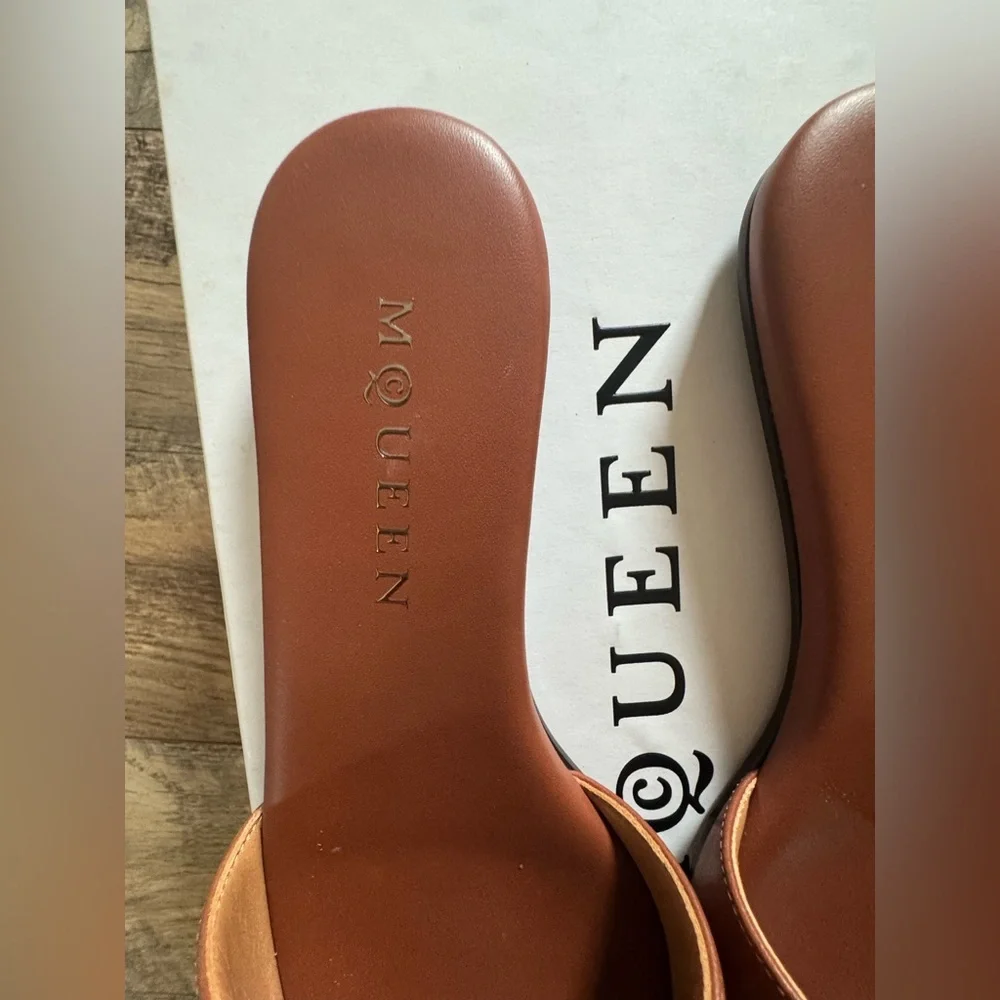 Alexander McQueen T-Bar slip-on slides. Size 36.5
Cognac. New in box  AUTHENTIC - Picture 8 of 10